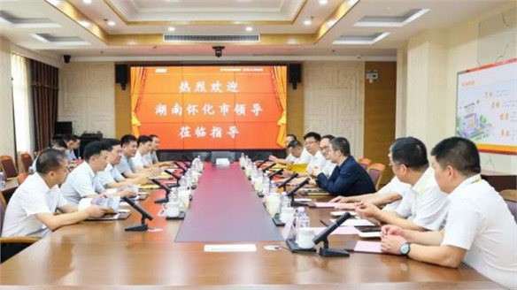 湖南省懷化市長黎春秋來超威集團(tuán)考察